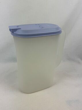 Tupperware 2 Qt Slim Line Pitcher With Blue Pour Spout Lid